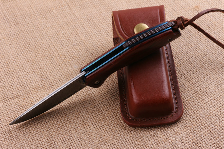 Blue bird Damascus folding knife with Red sandalwood handle UD404497